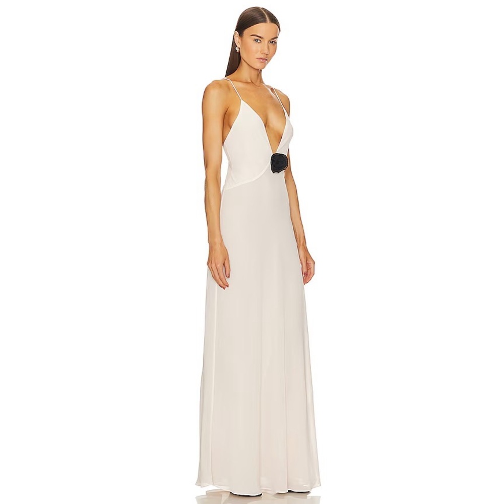 Elegant White Evening Gown - Picture 8 of 14